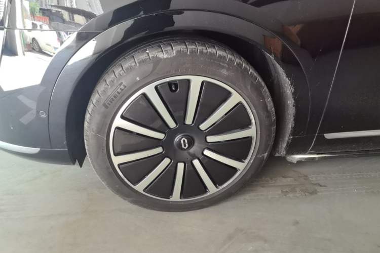 Used Hima AITO M9 2024 Range-Extended Ultra Version 42 kWh 6-Seater Model Left Front Wheel Hub