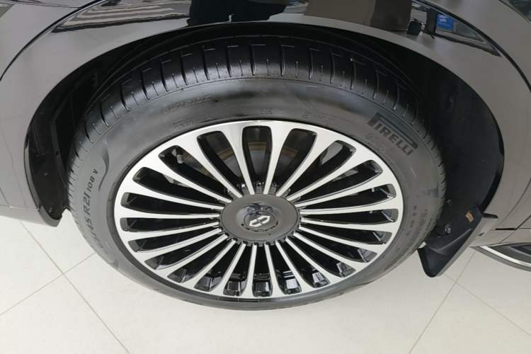 Used Hima AITO M9 2024 Range-Extended Ultra Version 42 kWh 6-Seater Model Left Front Wheel Hub