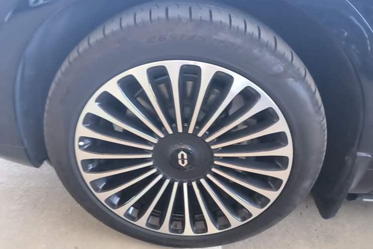 Used Hima AITO M9 2024 Range-Extended Ultra Version 52 kWh 6-Seater Model Left Front Wheel Hub
