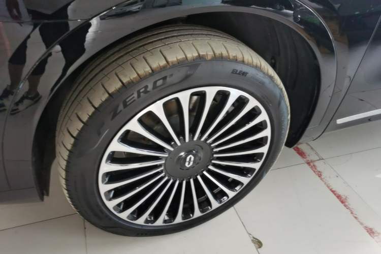 Used Hima AITO M9 2024 Range-Extended Ultra Version 42 kWh 6-Seater Model Left Front Wheel Hub