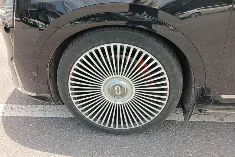 Used Hima AITO M9 2024 Range-Extended Ultra Version 52 kWh 6-Seater Model Left Front Wheel Hub
