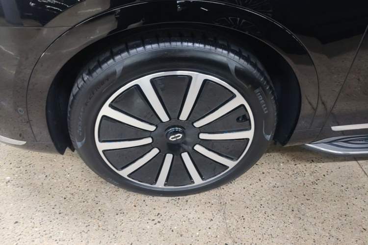 Used Hima AITO M9 2024 Range-Extended Ultra Version 42 kWh 6-Seater Model Left Front Wheel Hub