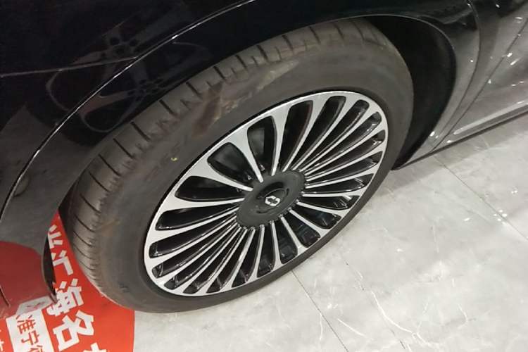 Used Hima AITO M9 2024 Range-Extended Ultra Version 52 kWh 5-Seater Model Left Front Wheel Hub