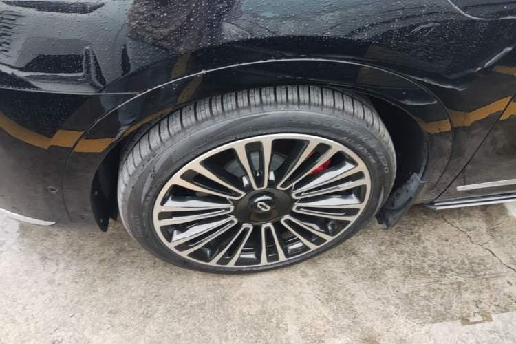 Used Hima AITO M9 2024 Range-Extended Max Edition 42 kWh 6-Seater Version Left Front Wheel Hub