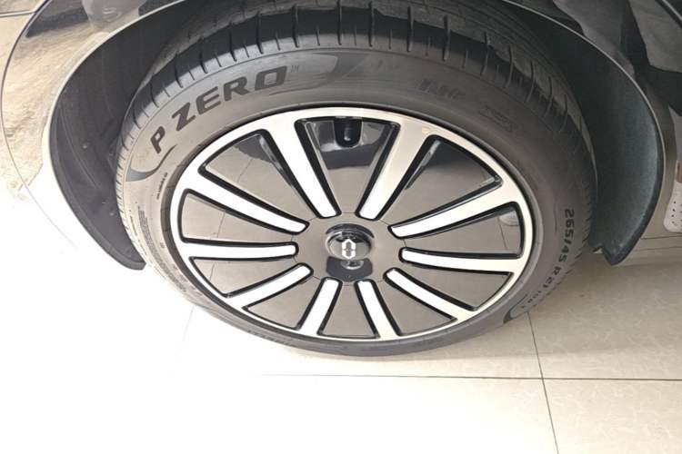 Used Hima AITO M9 2024 Range-Extended Ultra Version 42 kWh 6-Seater Model Left Front Wheel Hub