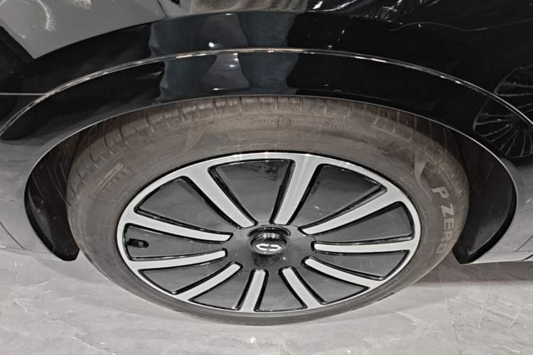 Used Hima AITO M9 2024 Range-Extended Ultra Version 52 kWh 5-Seater Model Left Front Wheel Hub