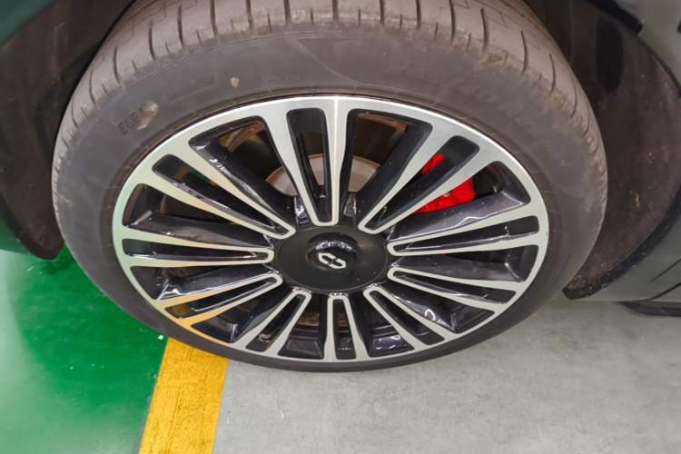 Used Hima AITO M9 2024 Range-Extended Ultra Version 42 kWh 6-Seater Model Left Front Wheel Hub