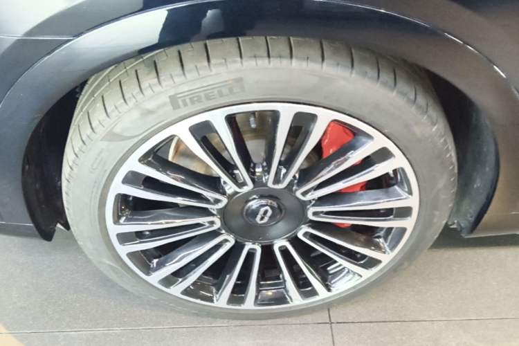 Used Hima AITO M9 2024 Range-Extended Ultra Version 42 kWh 6-Seater Model Left Front Wheel Hub