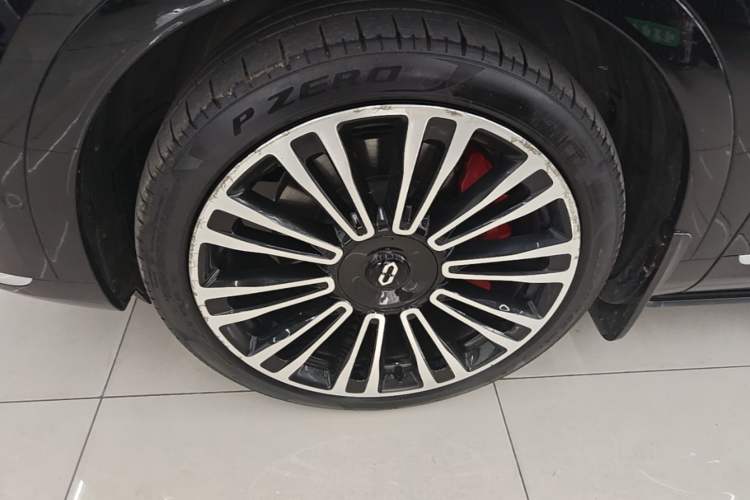 Used Hima AITO M9 2024 Range-Extended Ultra Version 42 kWh 6-Seater Model Left Front Wheel Hub