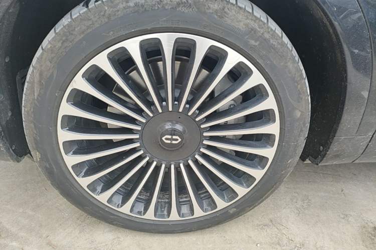 Used Hima AITO M9 2024 Range-Extended Ultra Version 42 kWh 6-Seater Model Left Front Wheel Hub