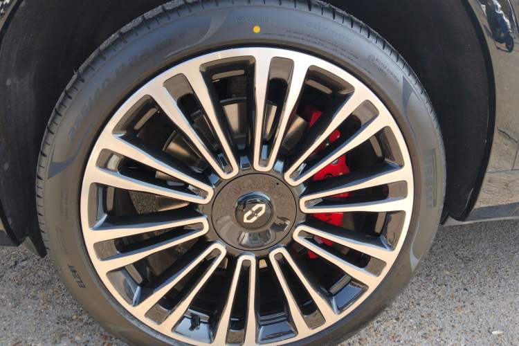 Used Hima AITO M9 2024 All-Electric Ultra Version 100 kWh 5-Seater Model Left Front Wheel Hub