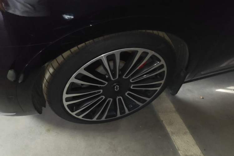 Used Hima AITO M9 2024 Range-Extended Ultra Version 52 kWh 6-Seater Model Left Front Wheel Hub