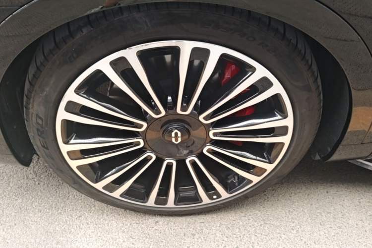 Used Hima AITO M9 2024 Range-Extended Ultra Version 42 kWh 6-Seater Model Left Front Wheel Hub