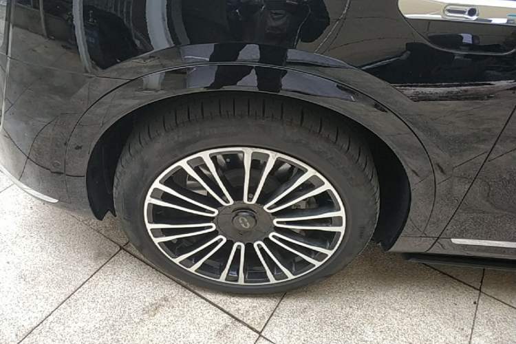 Used Hima AITO M9 2024 Range-Extended Ultra Version 42 kWh 6-Seater Model Left Front Wheel Hub