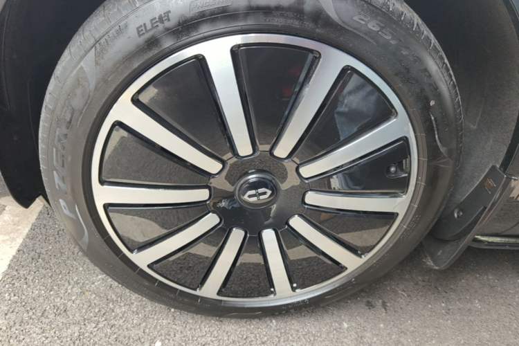 Used Hima AITO M9 2024 Range-Extended Max Edition 42 kWh 6-Seater Version Left Front Wheel Hub