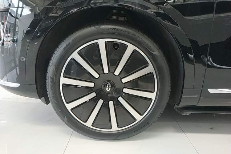 Used Hima AITO M9 2024 Range-Extended Ultra Version 42 kWh 6-Seater Model Left Front Wheel Hub