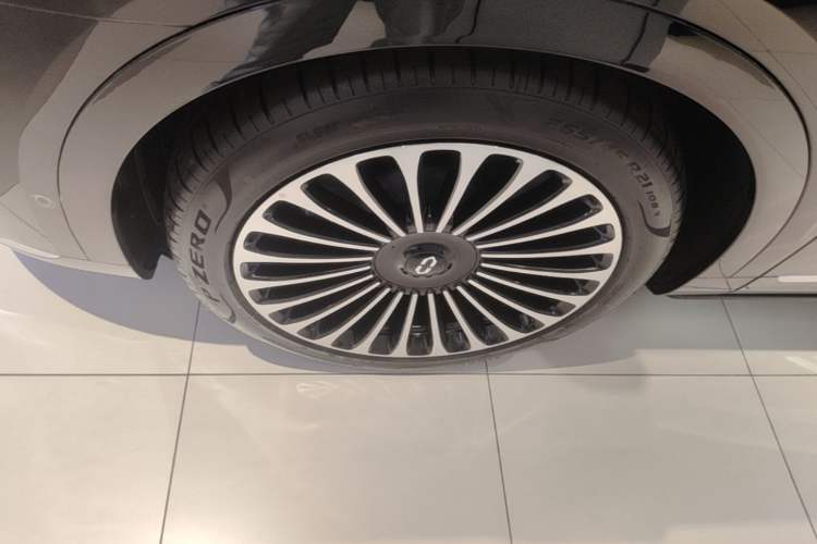 Used Hima AITO M9 2024 Range-Extended Max Edition 52 kWh 5-Seater Version Left Front Wheel Hub