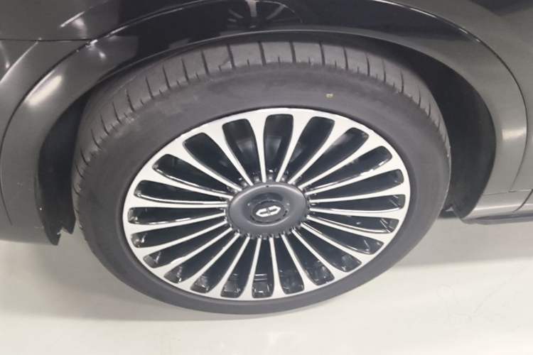 Used Hima AITO M9 2024 Range-Extended Max Edition 42 kWh 5-Seater Version Left Front Wheel Hub