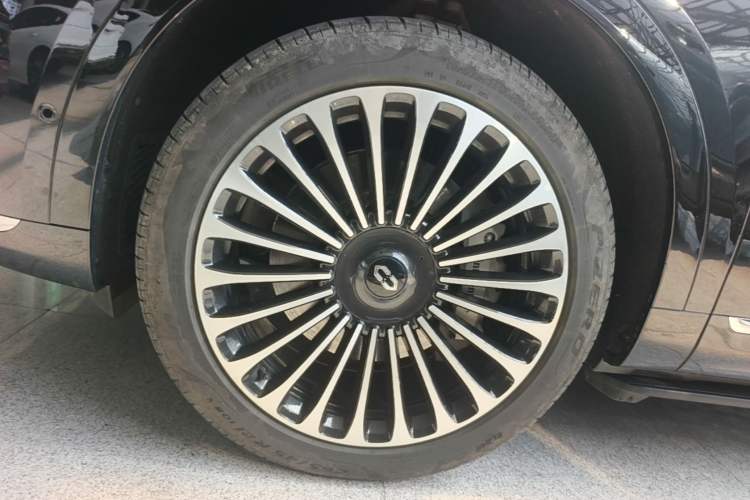 Used Hima AITO M9 2024 Range-Extended Ultra Version 52 kWh 5-Seater Model Left Front Wheel Hub