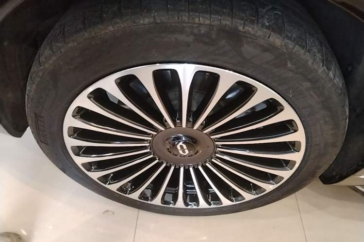Used Hima AITO M9 2024 Range-Extended Ultra Version 42 kWh 6-Seater Model Left Front Wheel Hub