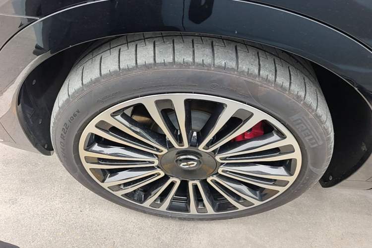 Used Hima AITO M9 2024 All-Electric Ultra Version 100 kWh 6-Seater Model Left Front Wheel Hub