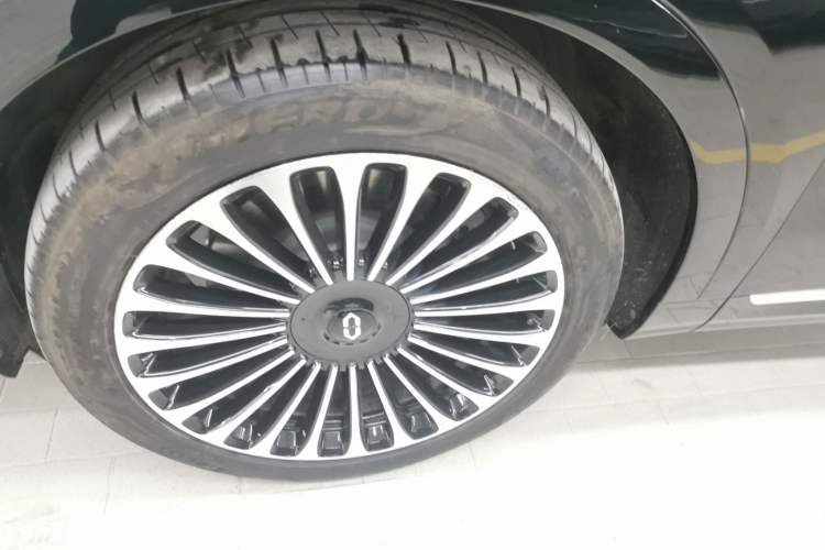 Used Hima AITO M9 2024 Range-Extended Ultra Version 42 kWh 6-Seater Model Left Front Wheel Hub