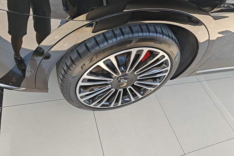 Used Hima AITO M9 2024 Range-Extended Max Edition 42 kWh 6-Seater Version Left Front Wheel Hub