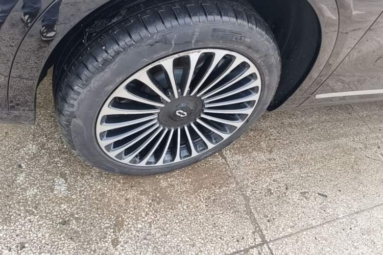 Used Hima AITO M9 2024 Range-Extended Max Edition 42 kWh 6-Seater Version Left Front Wheel Hub