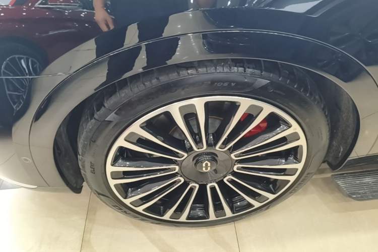 Used Hima AITO M9 2024 Range-Extended Ultra Version 42 kWh 6-Seater Model Left Front Wheel Hub