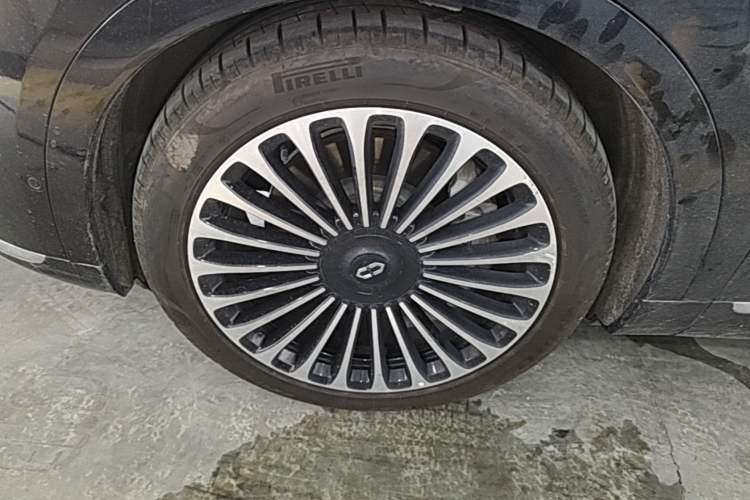 Used Hima AITO M9 2024 Range-Extended Ultra Version 42 kWh 6-Seater Model Left Front Wheel Hub