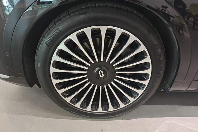 Used Hima AITO M9 2024 Range-Extended Max Edition 52 kWh 6-Seater Version Left Front Wheel Hub