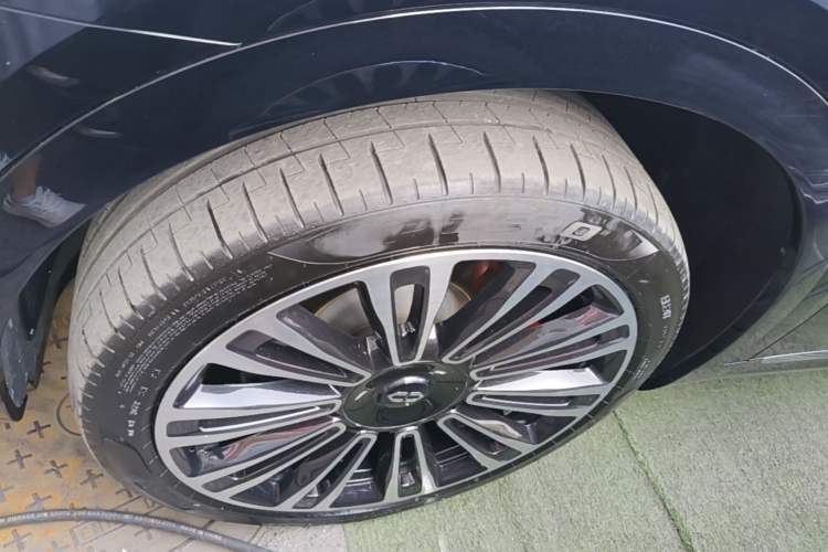 Used Hima AITO M9 2024 Range-Extended Ultra Version 42 kWh 6-Seater Model Left Front Wheel Hub