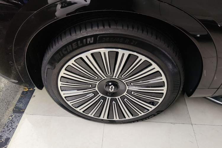 Used Hima AITO M9 2024 Range-Extended Ultra Version 42 kWh 6-Seater Model Left Front Wheel Hub