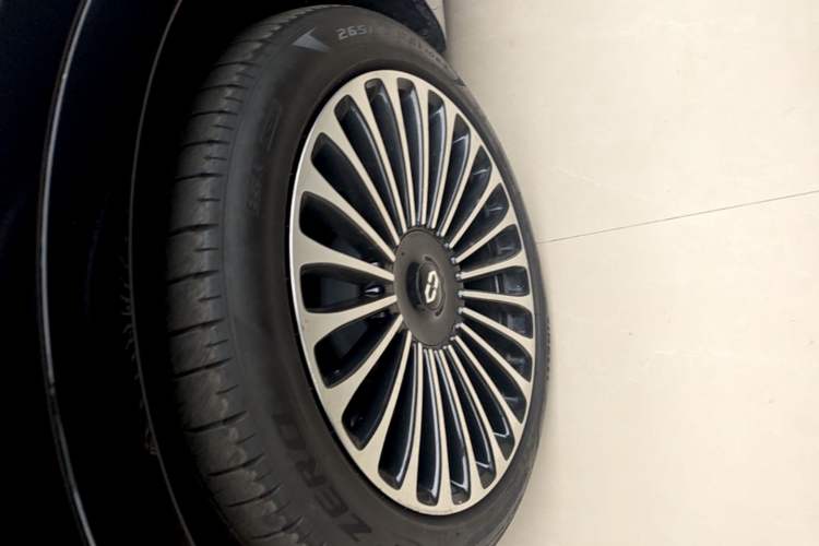 Used Hima AITO M9 2024 Range-Extended Max Edition 52 kWh 6-Seater Version Left Front Wheel Hub