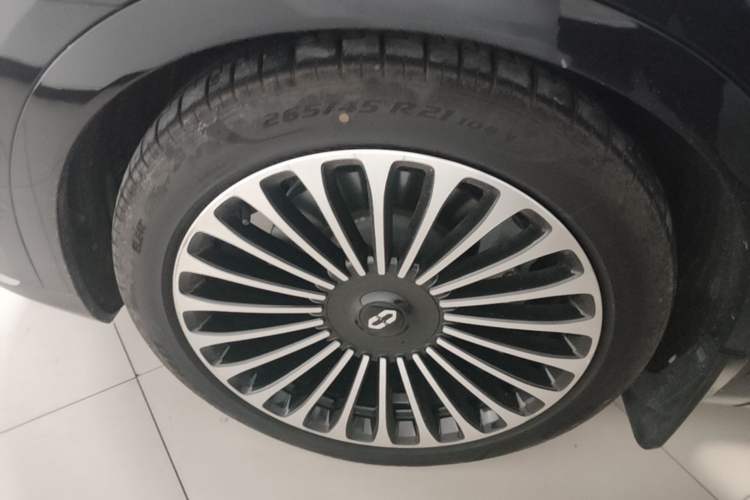 Used Hima AITO M9 2024 Range-Extended Ultra Version 52 kWh 5-Seater Model Left Front Wheel Hub