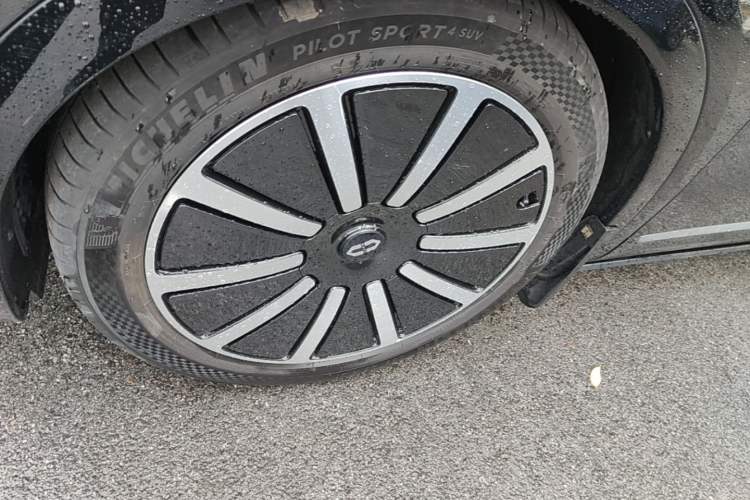 Used Hima AITO M9 2024 Range-Extended Max Edition 42 kWh 6-Seater Version Left Front Wheel Hub