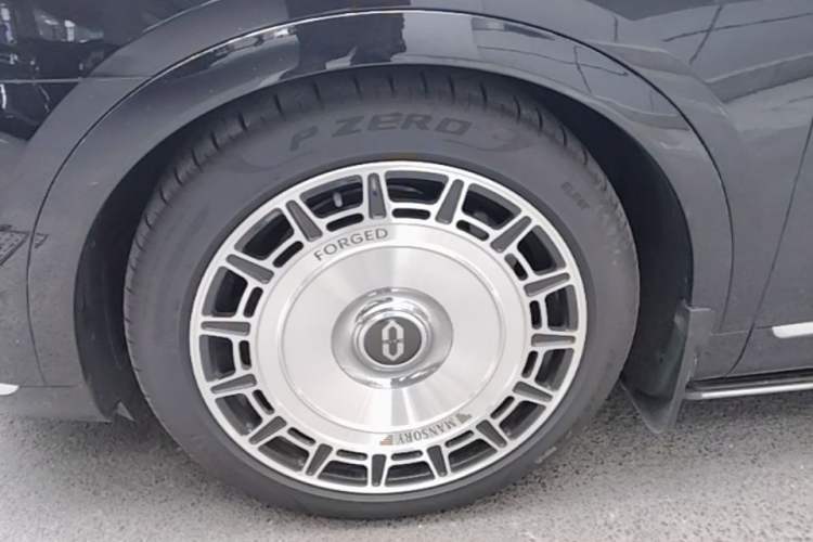 Used Hima AITO M9 2024 Range-Extended Max Edition 42 kWh 6-Seater Version Left Front Wheel Hub