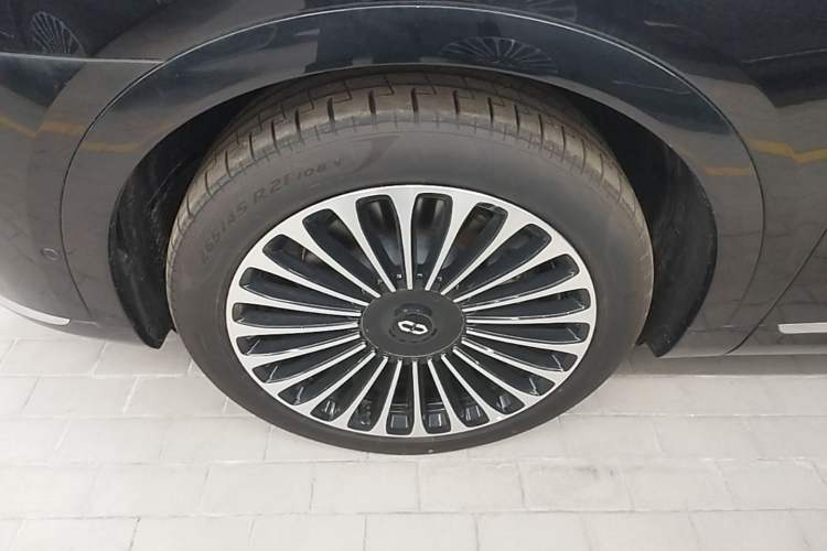 Used Hima AITO M9 2024 Range-Extended Ultra Version 42 kWh 6-Seater Model Left Front Wheel Hub