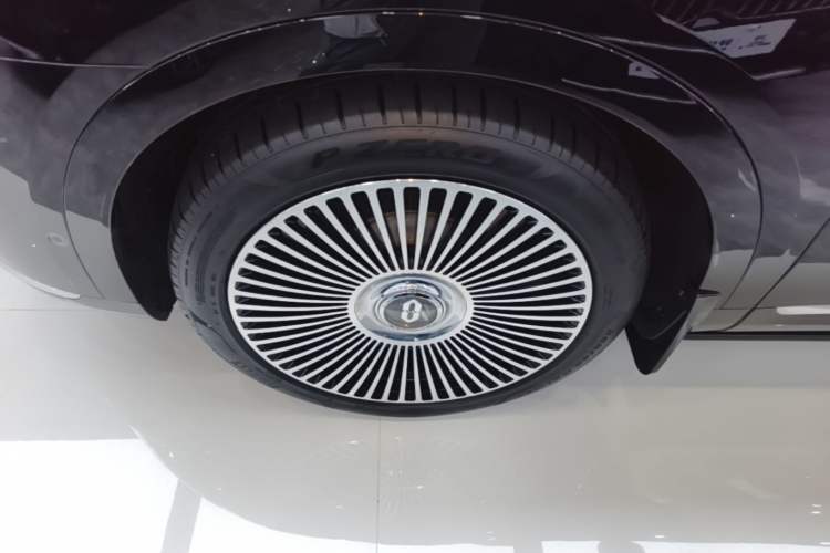 Used Hima AITO M9 2024 Range-Extended Ultra Version 42 kWh 6-Seater Model Left Front Wheel Hub