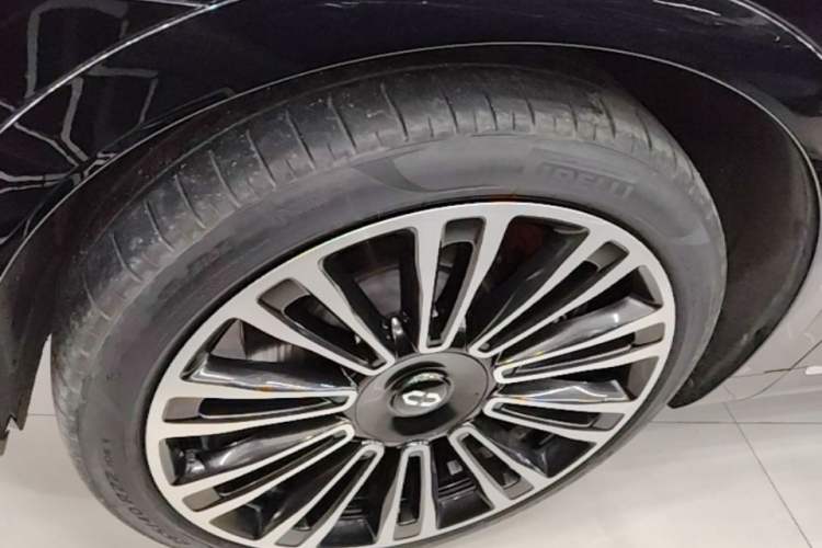 Used Hima AITO M9 2024 Range-Extended Ultra Version 42 kWh 6-Seater Model Left Front Wheel Hub