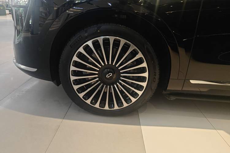Used Hima AITO M9 2024 Range-Extended Ultra Version 42 kWh 6-Seater Model Left Front Wheel Hub