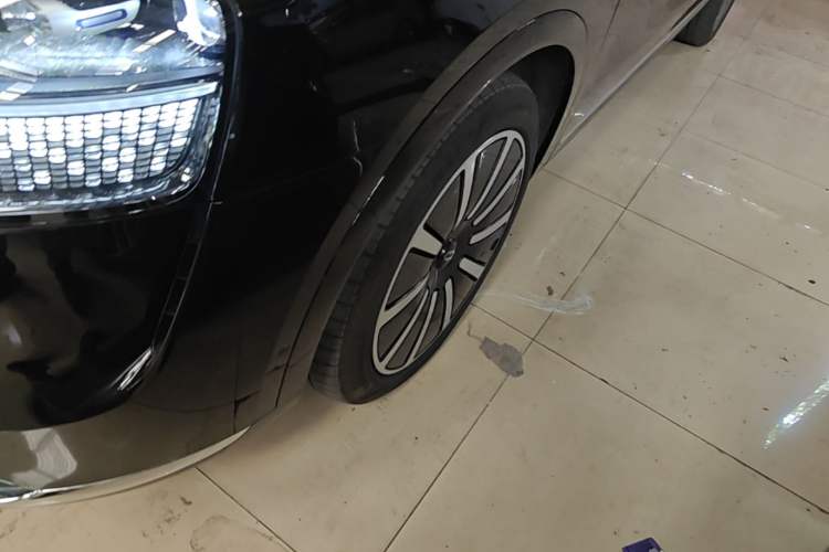Used Hima AITO M9 2024 Range-Extended Ultra Version 52 kWh 6-Seater Model Left Front Wheel Hub