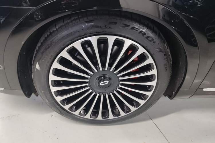 Used Hima AITO M9 2024 Range-Extended Ultra Version 42 kWh 6-Seater Model Left Front Wheel Hub