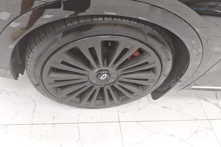 Used Hima AITO M9 2024 Range-Extended Ultra Version 42 kWh 6-Seater Model Left Front Wheel Hub