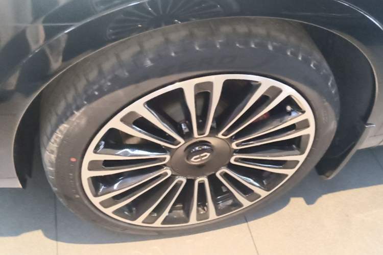 Used Hima AITO M9 2024 All-Electric Ultra Version 100 kWh 6-Seater Model Left Front Wheel Hub