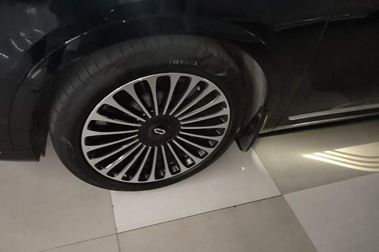 Used Hima AITO M9 2024 Range-Extended Max Edition 52 kWh 6-Seater Version Left Front Wheel Hub