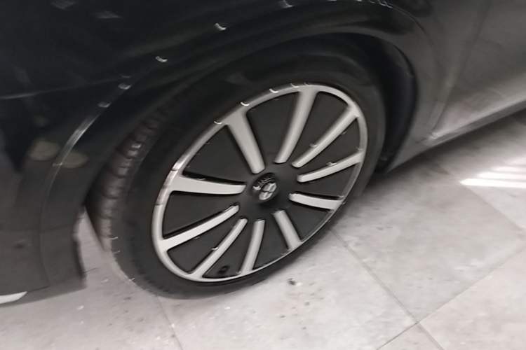 Used Hima AITO M9 2024 Range-Extended Max Edition 52 kWh 6-Seater Version Left Front Wheel Hub