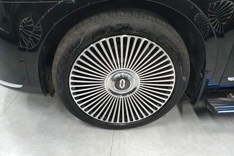Used Hima AITO M9 2024 Range-Extended Ultra Version 42 kWh 6-Seater Model Left Front Wheel Hub