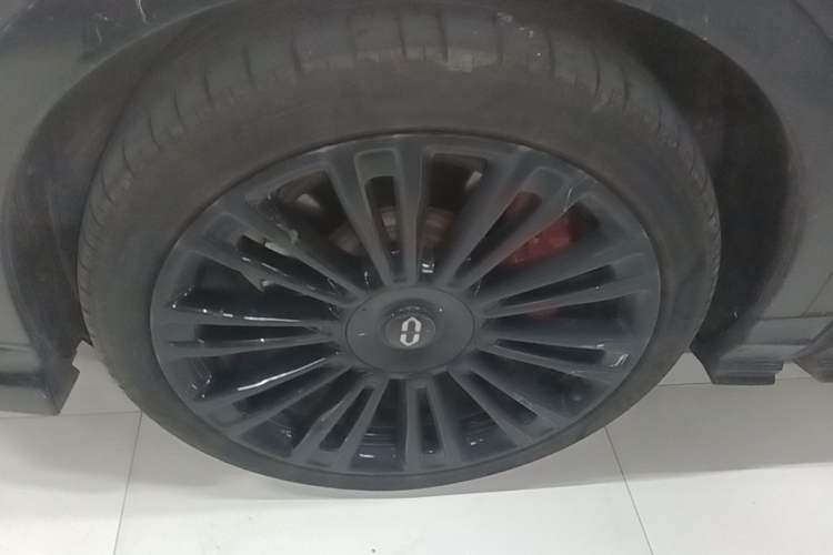 Used Hima AITO M9 2024 Range-Extended Ultra Version 52 kWh 6-Seater Model Left Front Wheel Hub