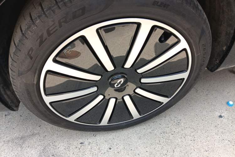 Used Hima AITO M9 2024 Range-Extended Max Edition 42 kWh 6-Seater Version Left Front Wheel Hub